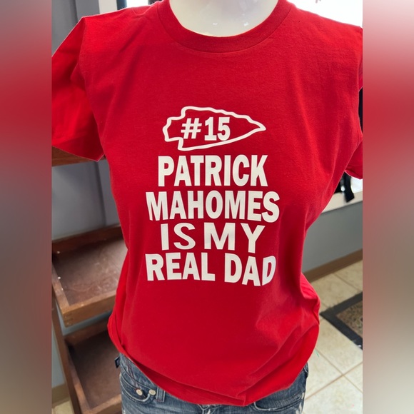 New Kansas City Chiefs unisex T-shirt Patrick Mahomes is my real dad 15 - Picture 1 of 1